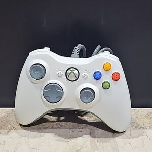 Microsoft Xbox 360 Wired‎ Controller White Works Great